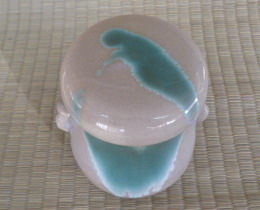 上野焼の骨壺の画像