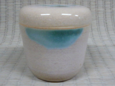 上野焼の骨壺の画像