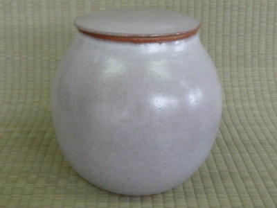 上野焼の骨壺の画像