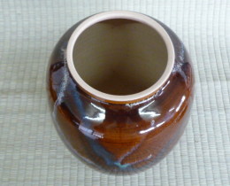 上野焼の骨壺の画像