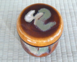 上野焼の骨壺の画像
