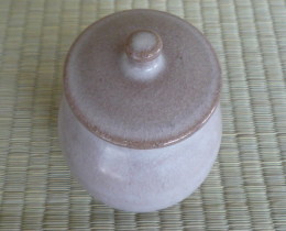 上野焼の骨壺の画像