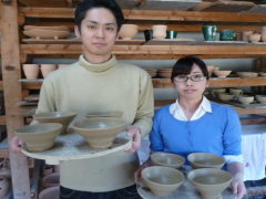 ブライダルギフトコースの陶芸体験者の画像